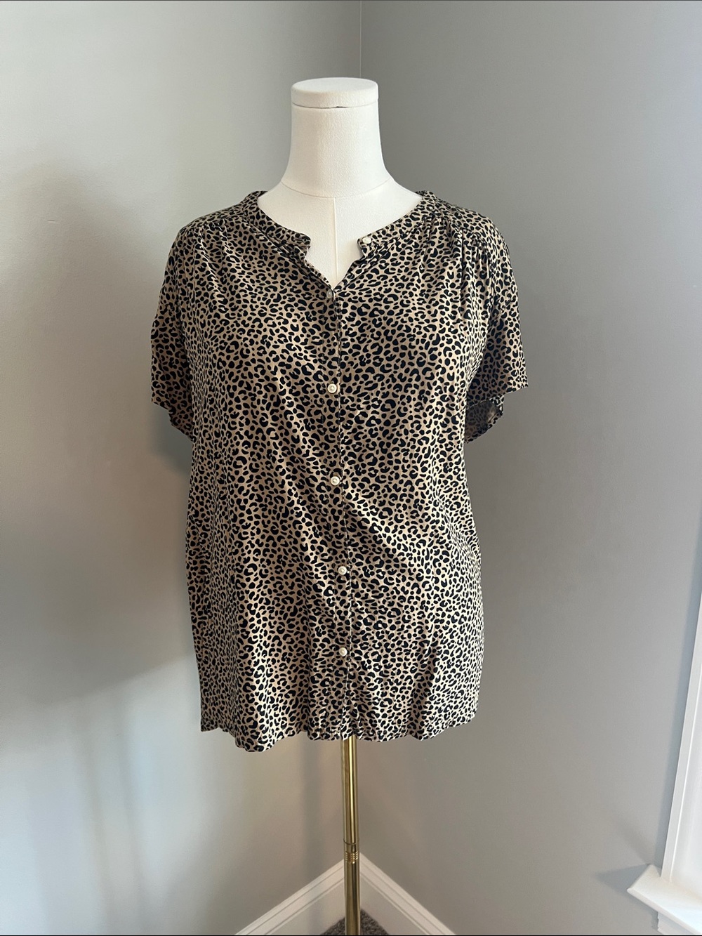 Old Navy Leopard-Print Button-Front Shirt - Beige & Black